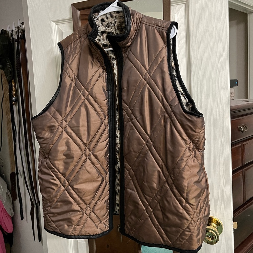 Reversible vest fleece animal print and bronze quilt size 1X